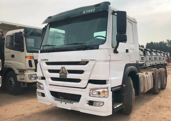 Sinotruk sử dụng và kéo xe tải kéo 6 * 4 với loại hộp số tay
