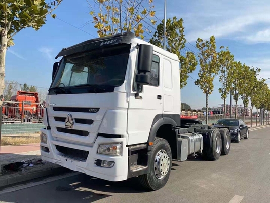 Sinotruk sử dụng và kéo xe tải kéo 6 * 4 với loại hộp số tay