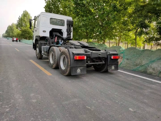 Sinotruk sử dụng và kéo xe tải kéo 6 * 4 với loại hộp số tay