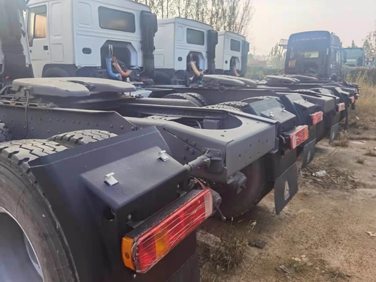 Công cụ sử dụng hạng nặng Sinotruk máy kéo xe tải đầu xe kéo kéo Tiêu chuẩn phát thải Euro 2 được chứng nhận ISO