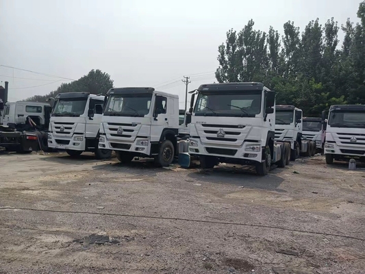 10 Wheeler sử dụng xe tải kéo HOWO Truck Head 376-420HP với thiết kế lốp không ống