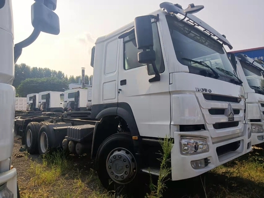 10 Wheeler sử dụng xe tải kéo HOWO Truck Head 376-420HP với thiết kế lốp không ống
