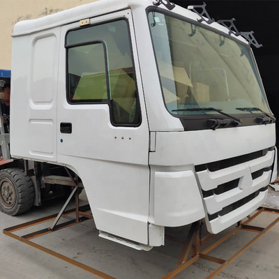 Máy kéo xe tải Sinotruk được tùy chỉnh với hệ thống điện và cabin hạng nặng