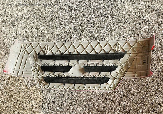 Hỗ trợ trực tuyến cho Sinotruk HOWO Dump Truck Cabin Part Radiator Cover Wg1642111010